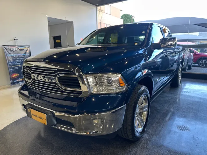 Ram Classic Laramie 5.7 V8 16V Gasolina 4X4 Aut. 2022