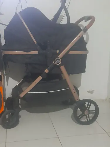 Venda de um carrinho de bebê apenas 1 mês de uso