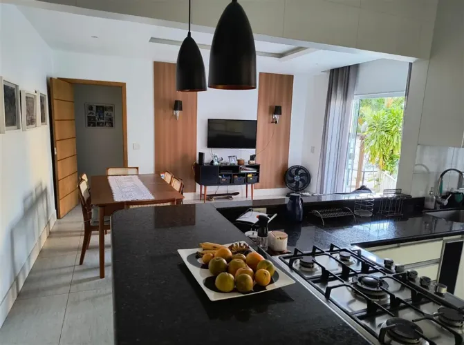 Casa no Grajaú com Garagem, Piscina, 05 Quartos e Segurança