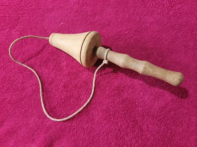 Brinquedo Jogo Bilboque de Madeira Artesanato dos Anos 70