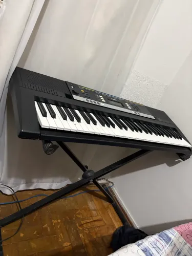 Teclado Yamaha PSR E243
