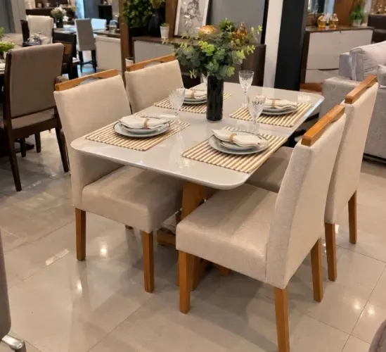 Mesa de Jantar Com 4 Cadeiras (Produto Novo)