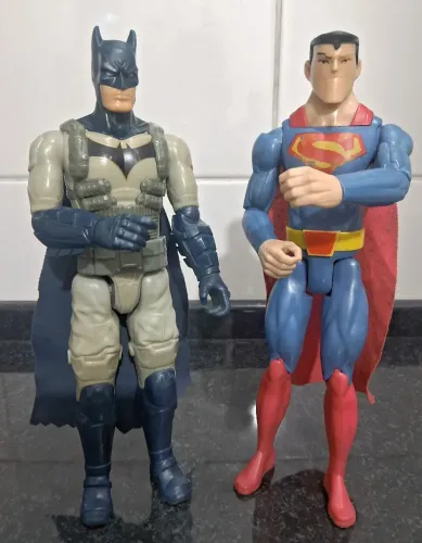 Bonecos Batman e Superman Mattel