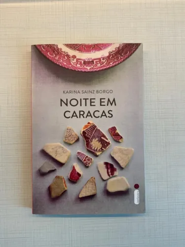 Livro Noite em Caracas de Karina Sainz Borgo