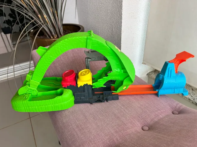 Pista hotwheels cobra