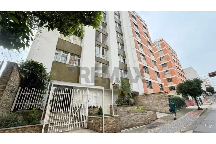 Apartamento três quartos na Rua Santo Antônio