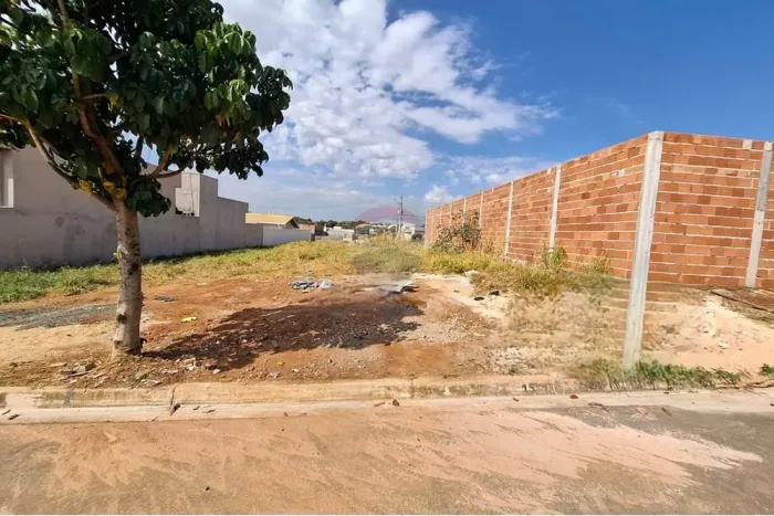 Terreno a Venda em Paulínia, SP