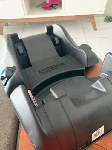vende-se base para cadeirinha de bebê (bebê conforto)