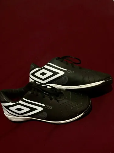 Chuteira Umbro Pro 5 Club Futsal nº 36 Seminova