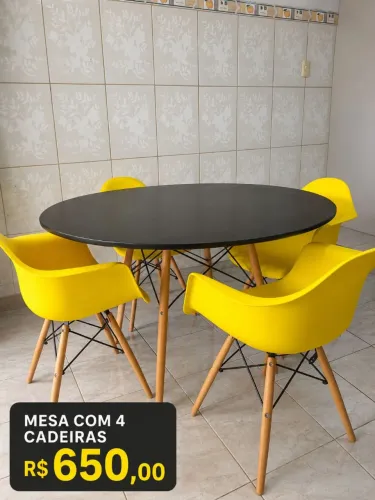Mesa Eames Preta com 4 Cadeiras Eiffel Amarelas ? R$ 650