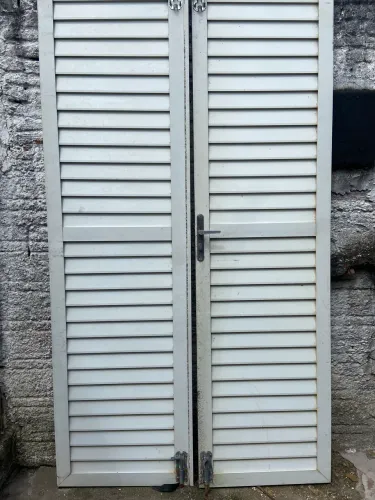 Vendo porta de alumínio camarão 