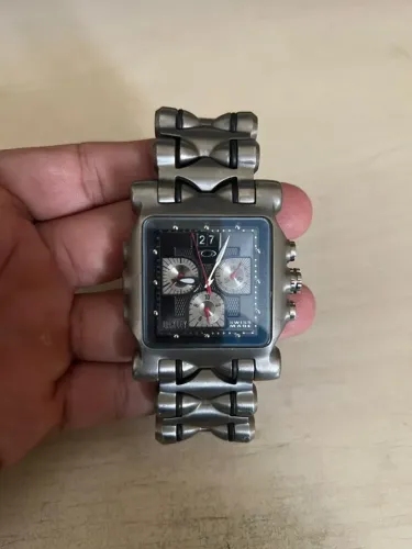 Relógio Minute Machine com pulseira de titânio (todo original)