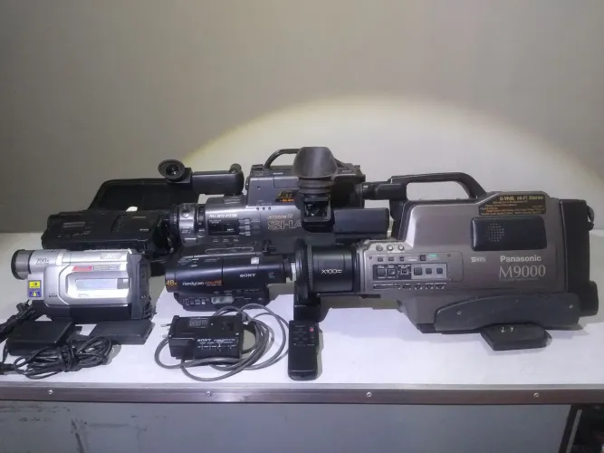 Oportunidade! 5 filmadoras VHS, 8 mm, VHS C e acessórios, várias marcas, confira (leia)