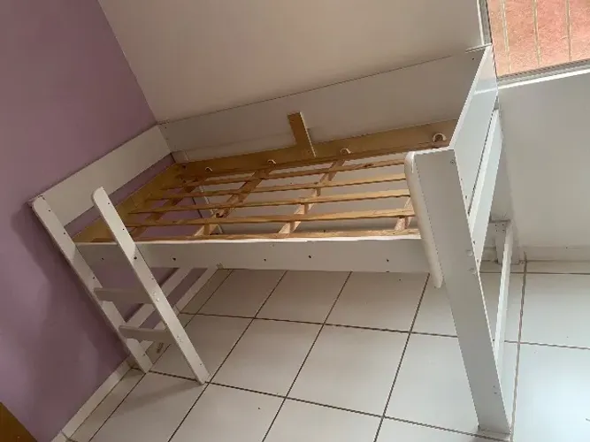 Cama solteiro com escorregador