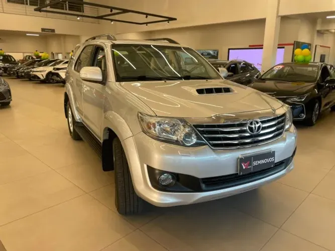 Toyota Hilux SW4 SRV D4-d 4X4 3.0 TDI Dies. AUT 2013