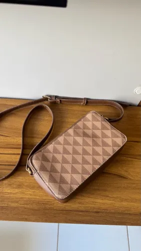 Bolsa Transversal Feminina Marrom com Estampa Geométrica
