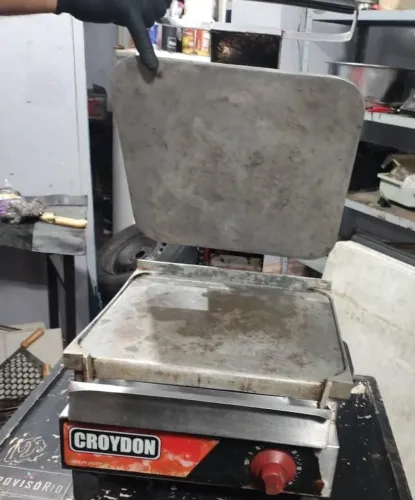 Chapa elétrica croydon 45cm com prensa 220w