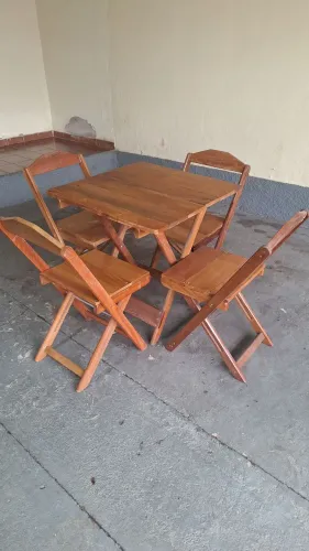 Mesa dobrável com 4 cadeiras