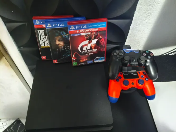 Ps4 slim 1tb 2 controles 3 mídias físicas e vários digitais 