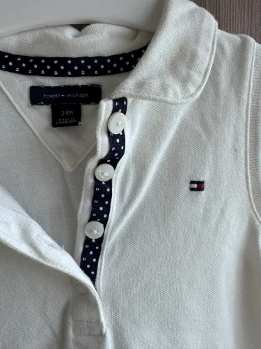 Vestido Tommy tamanho 24 meses cuidadosamente usado 