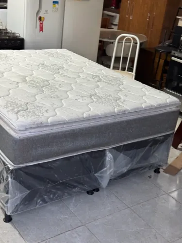 Cama de casal Queen - Box novo