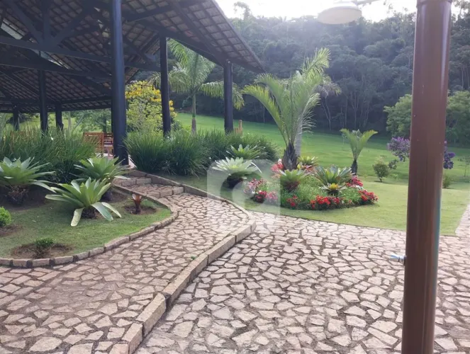 Vende-se casa no Vale Alpino em Teresópolis