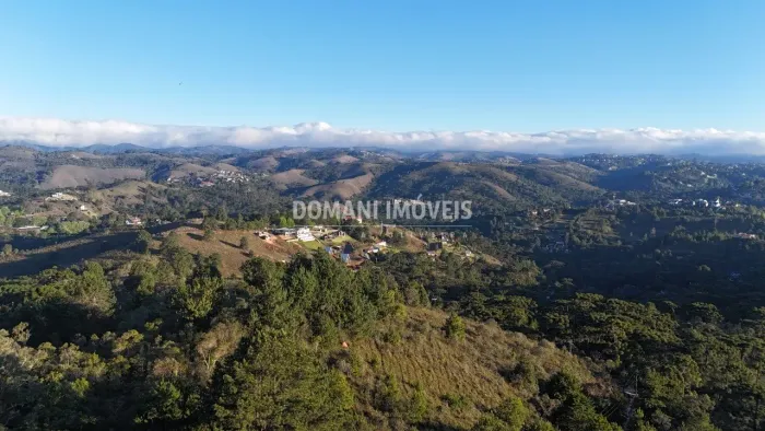 Bela Área de Terreno com mais de 3.700,00 m2 na Região de Descansópolis - Campos do Jordão