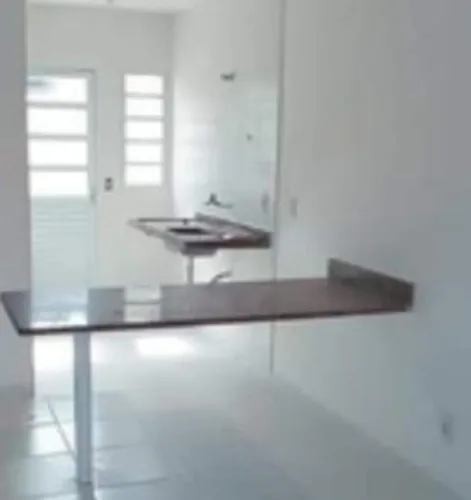 Mesa de mármore marrom