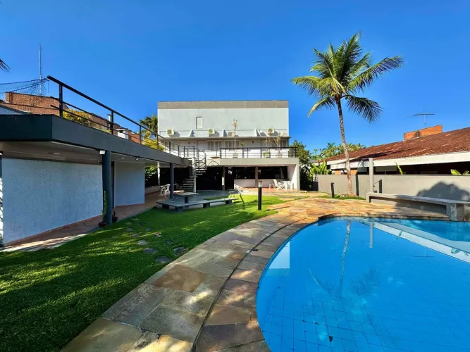 Casa à venda em condomínio fechado na Praia da Enseada, Guarujá, SP | Qvista inteligência 