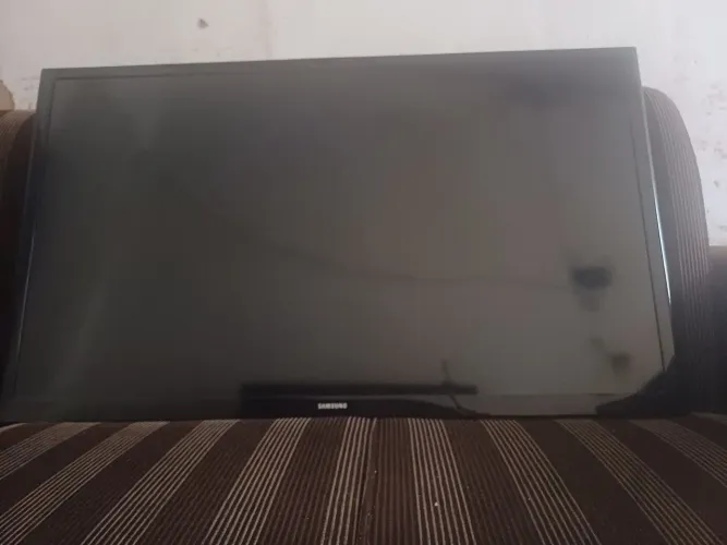 Tv 32.polegadas para retirada de peças pega so a voz