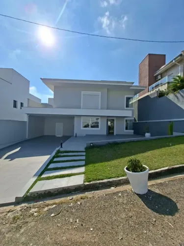 Casa em Condomínio Fechado de São Roque!