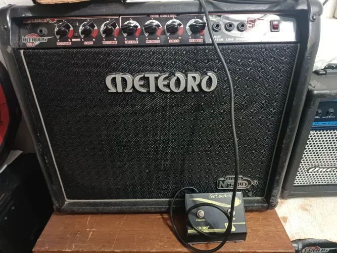Cubo Meteoro Nitrous GS-210 Guitarra 100 Watts c/ Foot Switch - 2° Dono