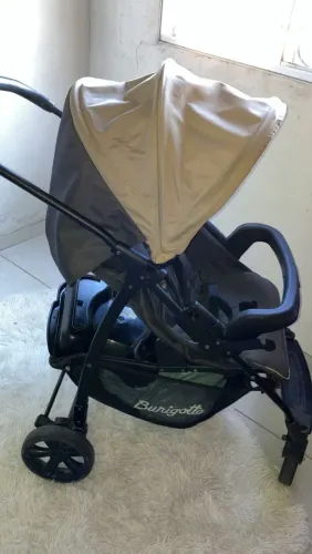 Vendo carrinho de bebê burigotto