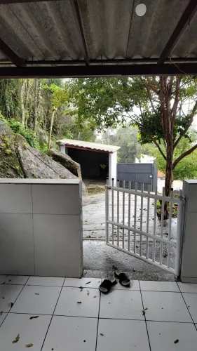 Alugo kitcasa Barra do Sambaqui semi imobiliada