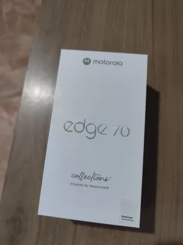 Motorola Edge 70 versão especial SWAROVSKI