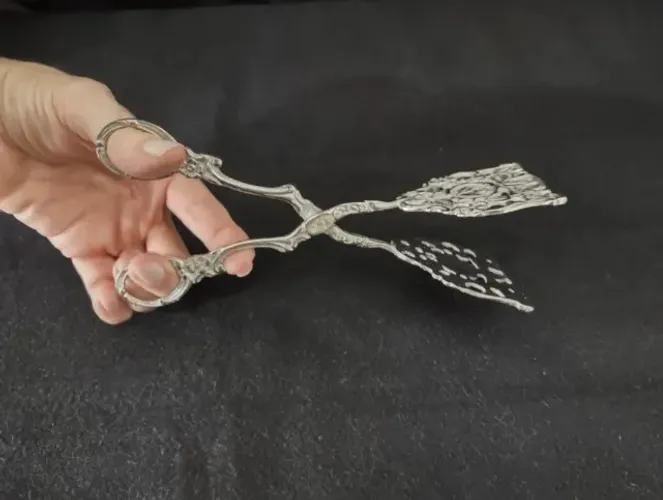 Antiga Tesoura Para Bolo Em Metal Espessura A Prata