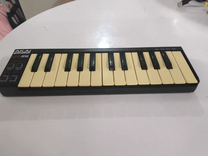 VENDO Controlador midi AKAI LPK25 