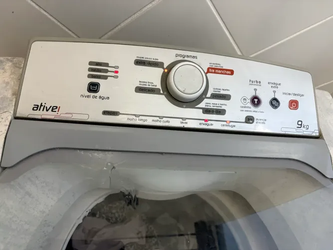 Maquina de lavar funcionando