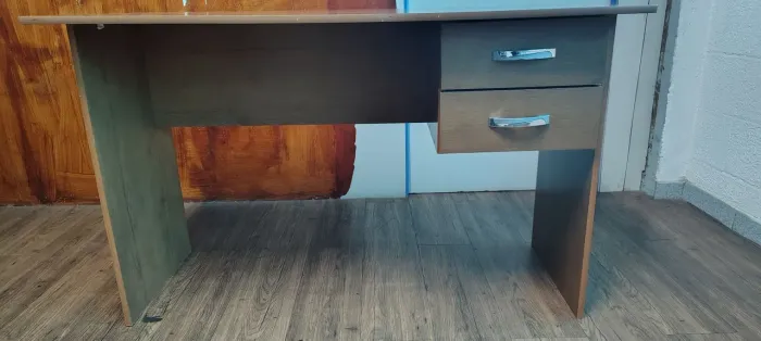 Vende se mesa para escritório em perfeito estado