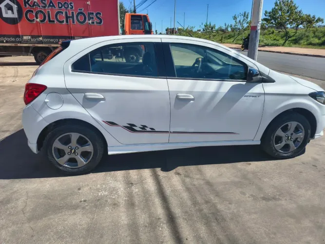Chevrolet Onix Hatch Effect 1.4 8V Flex Mec. 4P 2018