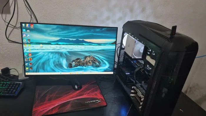 ? PC Gamer Ryzen 7 9800X3D + RX 7800 XT + Monitor Dell Alienware 240Hz | Kit Completo