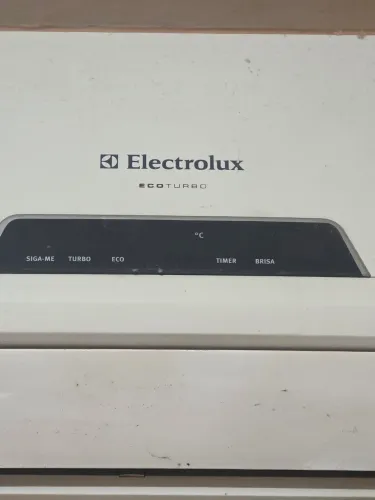 AR-CONDICIONADO COM DEFEITO