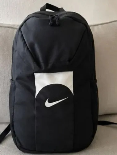 Mochila Nike Academy Team Unissex - 30 Litros - buraco na lateral
