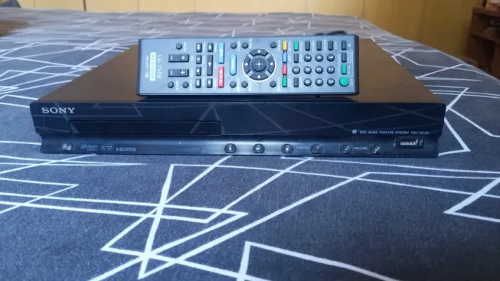Home Theater Sony Dav-tz140 Só A Central E Controle S/ Cxs # (Usado)