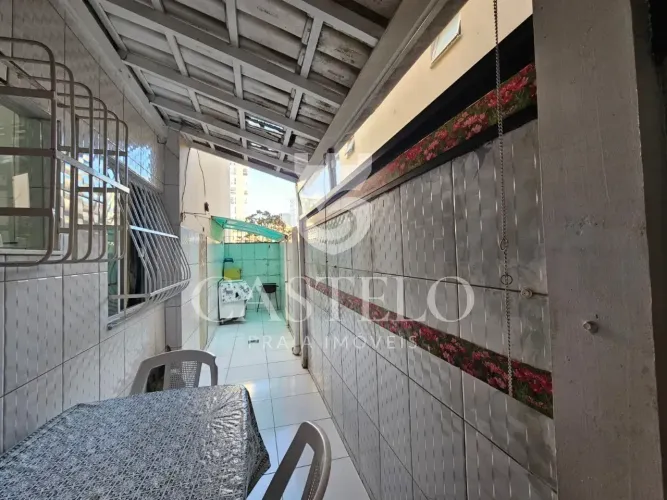 Apartamento 2 quartos sendo 1 suíte, primeiro andar com área lateral na Praia do Morro - G