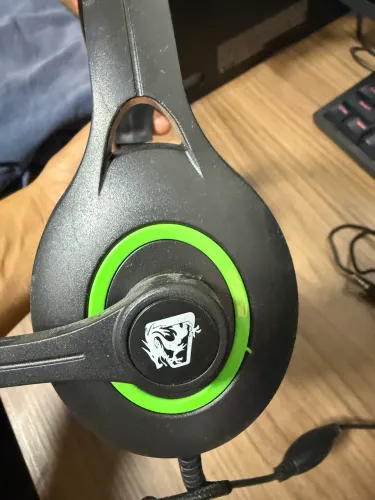 Headset Gamer (Preto com detalhes em verde) com fio