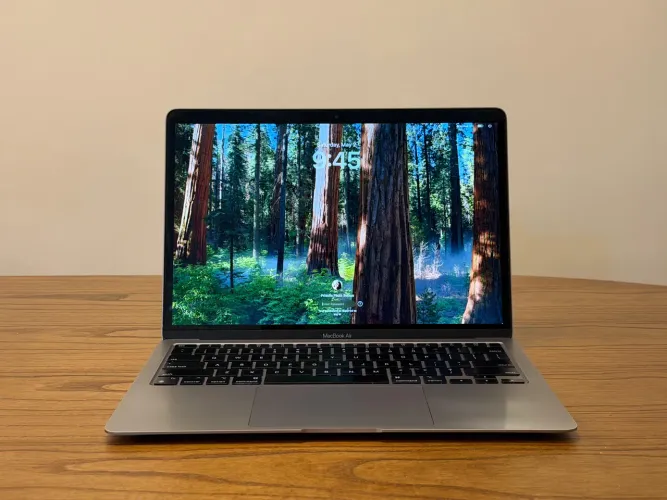 Macbook Air M1 2022 13pol 8GB RAM 256GB