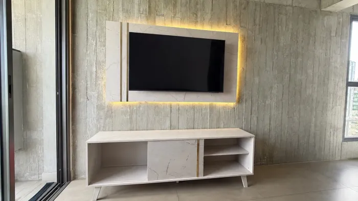 Rack com Painel para TV até 60? - Calacata/Off White