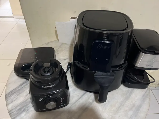 Sanduichera , liquidificador , air fryer , cafeteira 