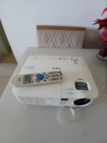 Projetor NEC V260R